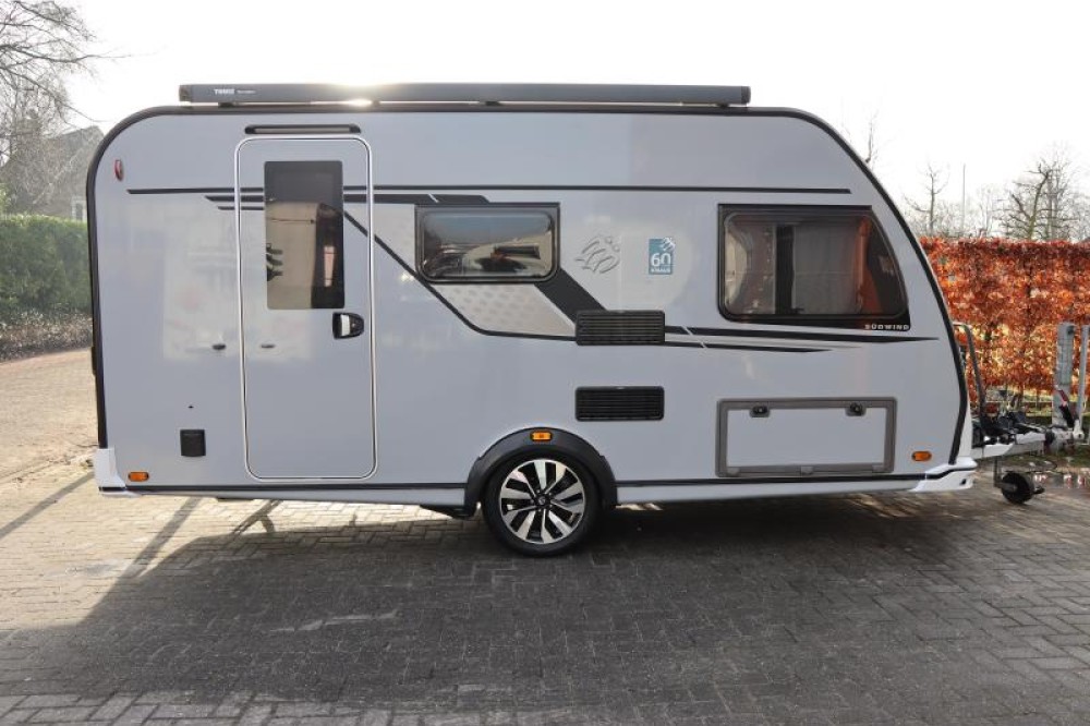 Knaus Sudwind 60 Years 420 QD met mover en luifel