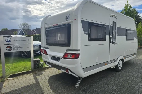 Hobby De Luxe 460 UFE met mover en voortent