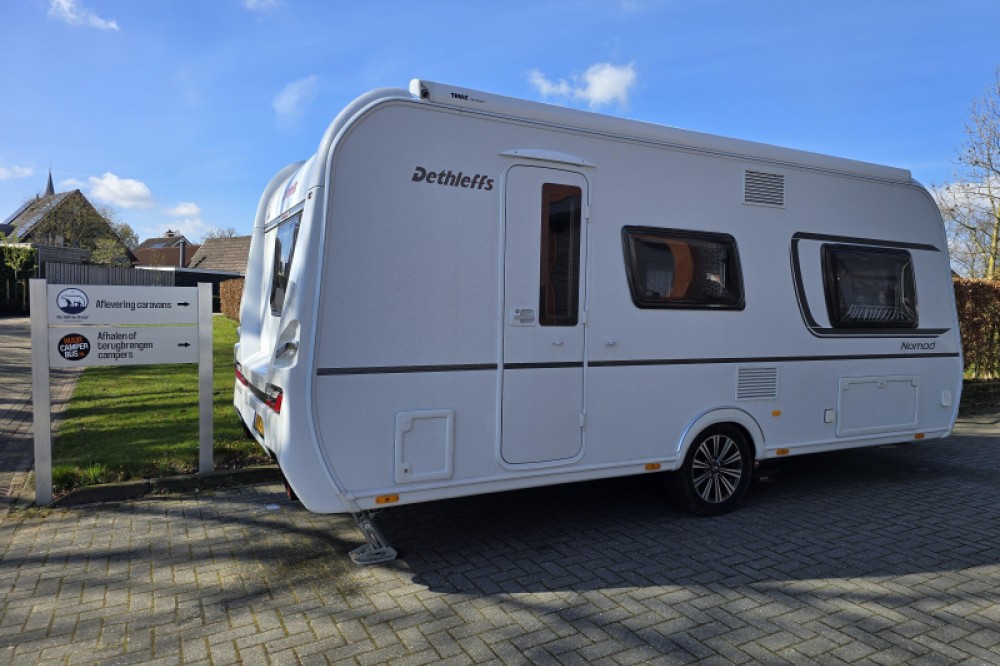 Dethleffs Nomad 490 EST met AC, mover en badkamer